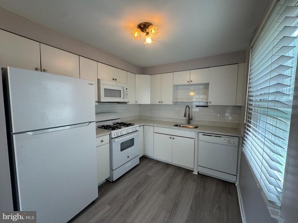 13014 Blakeslee Drive - Photo 4