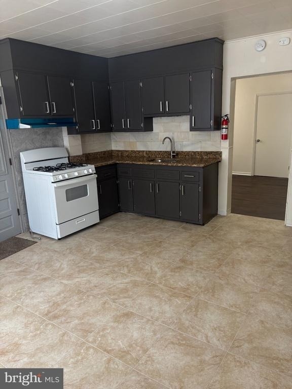 407 Hudson Street - Photo 7