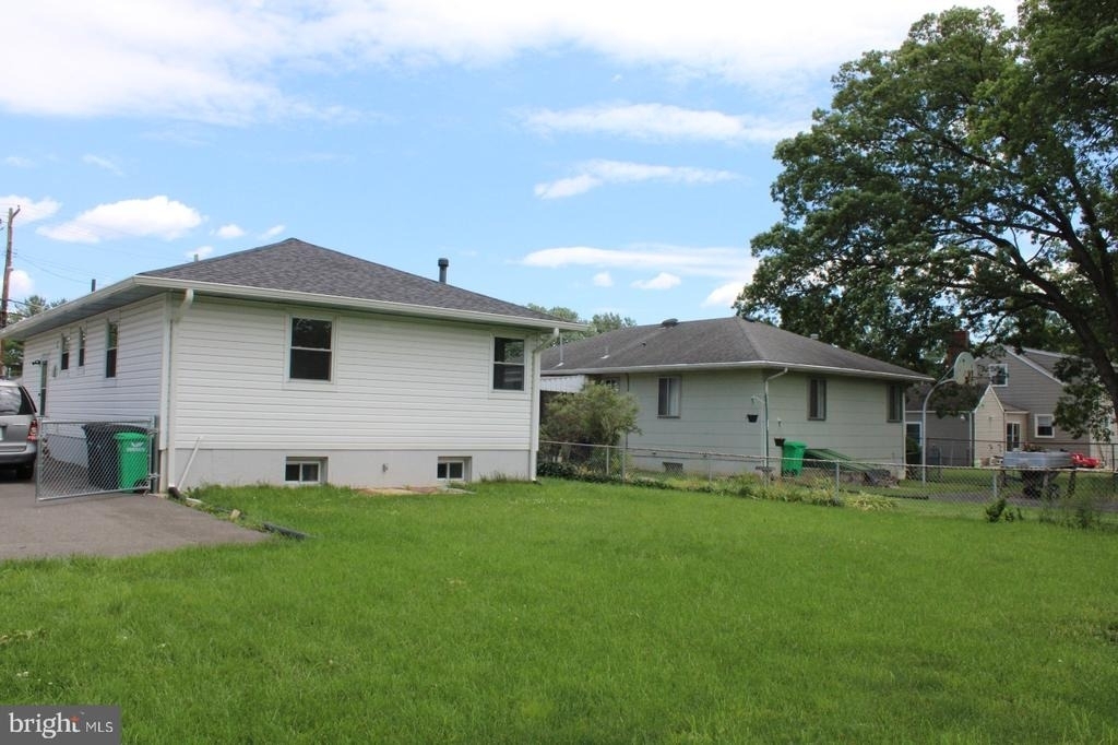 6215 Auth Road - Photo 3