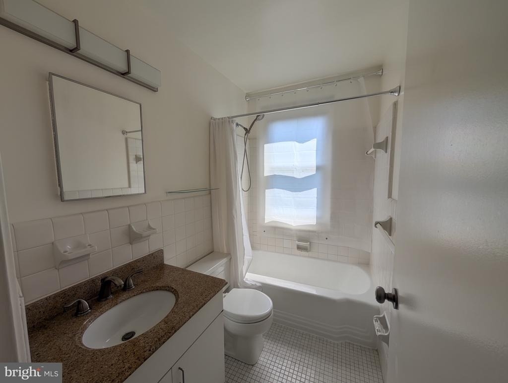 4824 Chevy Chase Drive - Photo 6