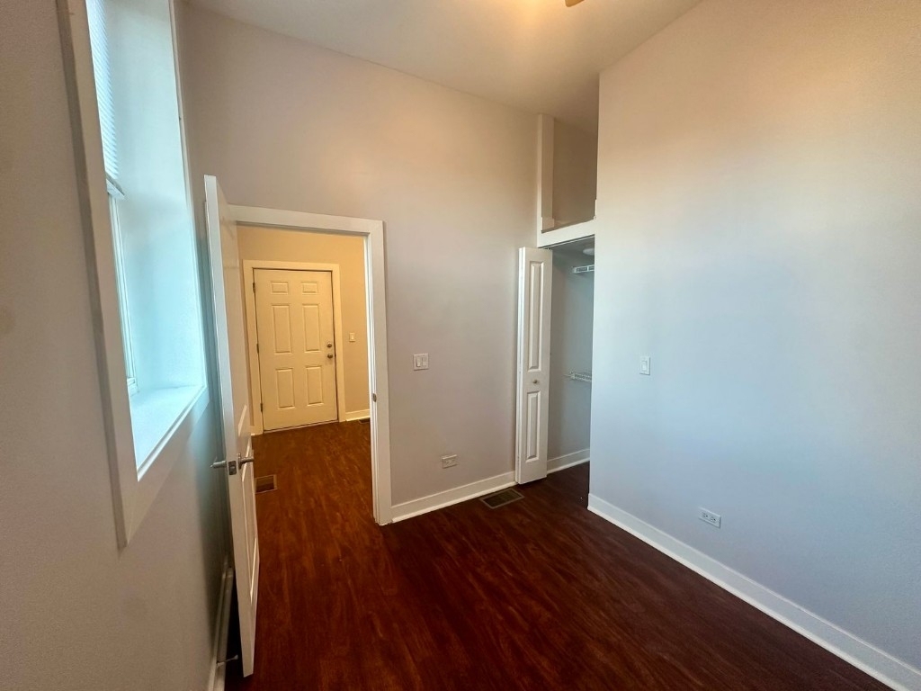 2942 W Montrose Ave - Photo 1