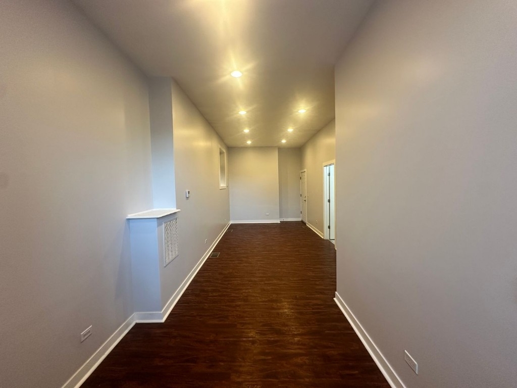 2942 W Montrose Ave - Photo 5