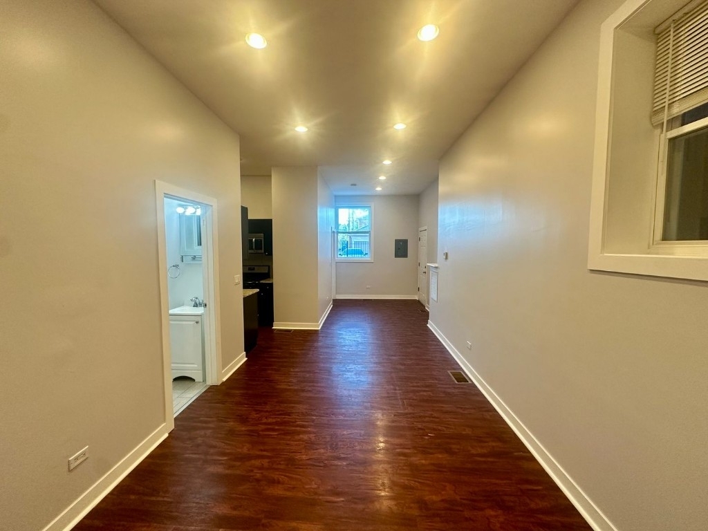 2942 W Montrose Ave - Photo 3