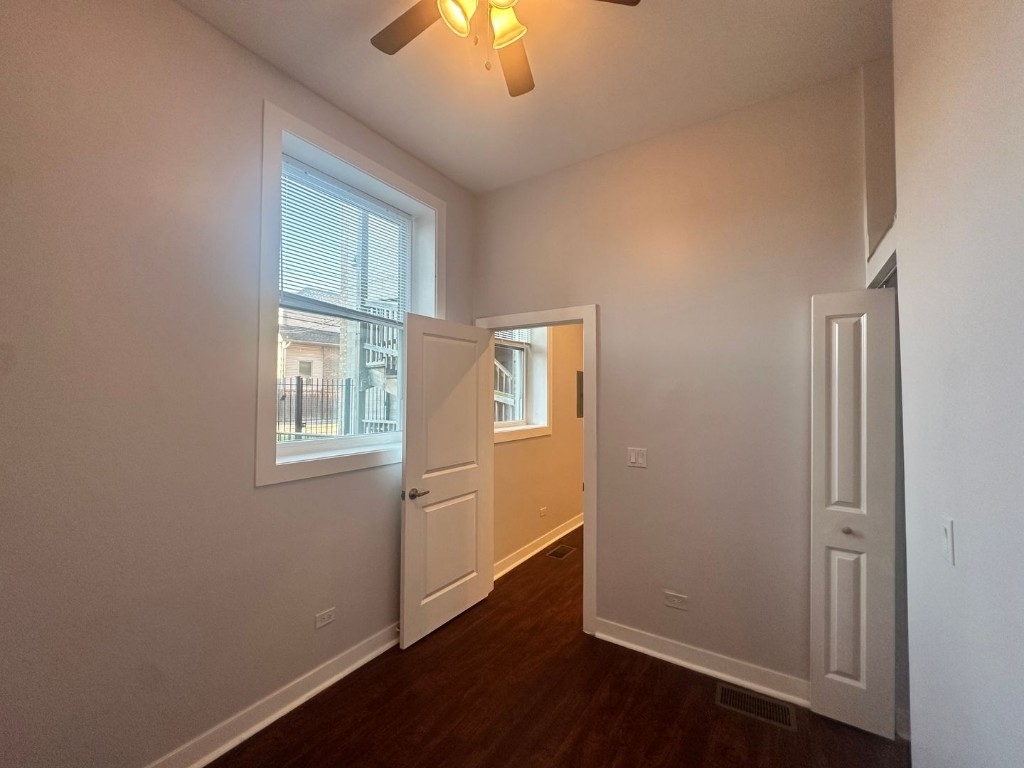 2942 W Montrose Ave - Photo 7