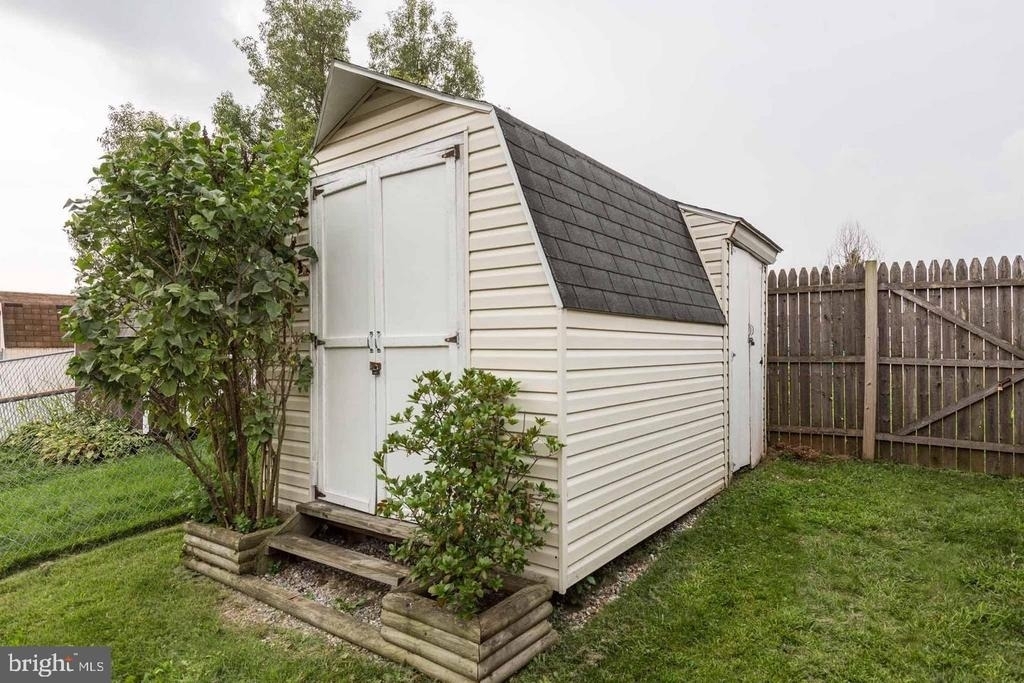 453 Berry Court - Photo 17