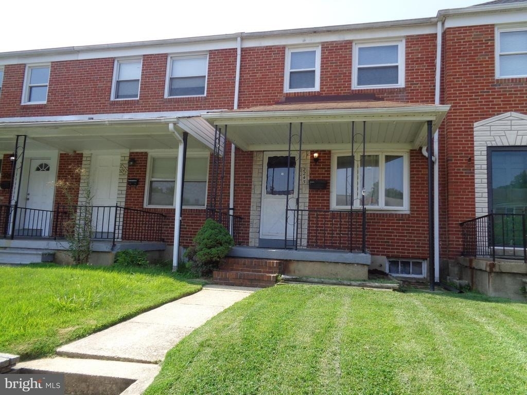2245 Graythorn Road - Photo 0