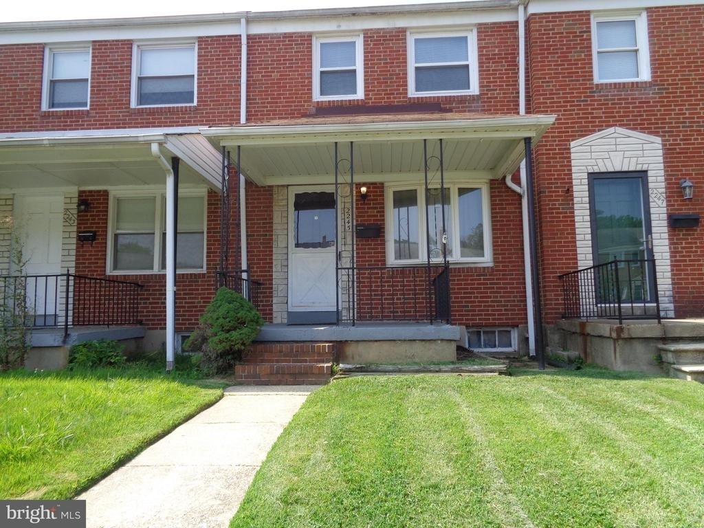 2245 Graythorn Road - Photo 2