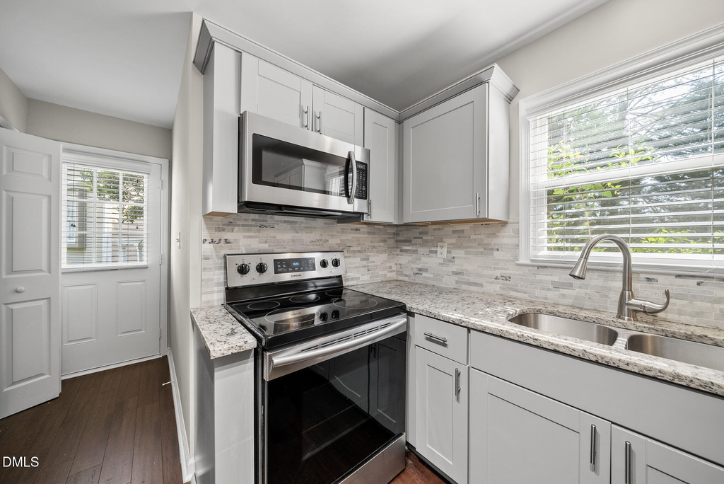 8324 Bellingham Circle - Photo 5