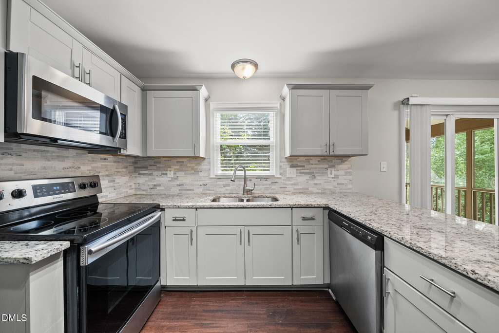 8324 Bellingham Circle - Photo 7