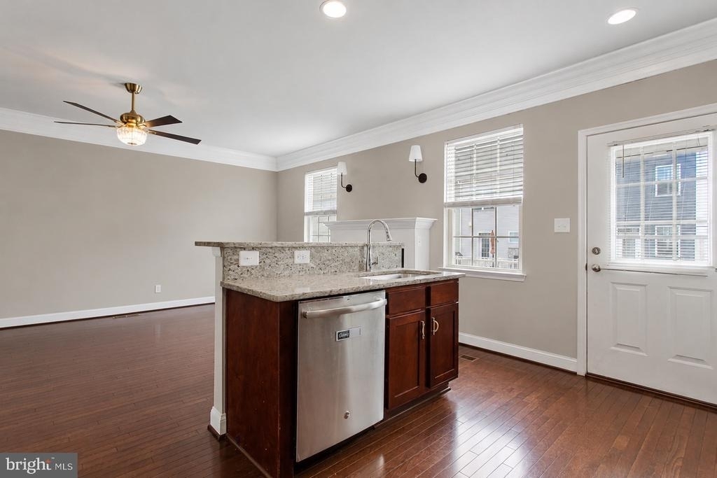 703 Skippers Lane - Photo 7
