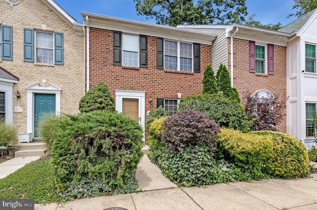 616 Bellerive Court - Photo 0