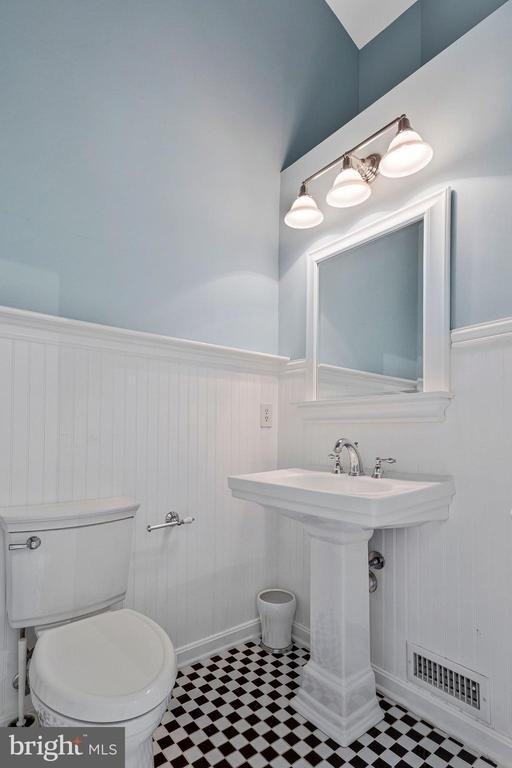 616 Bellerive Court - Photo 17