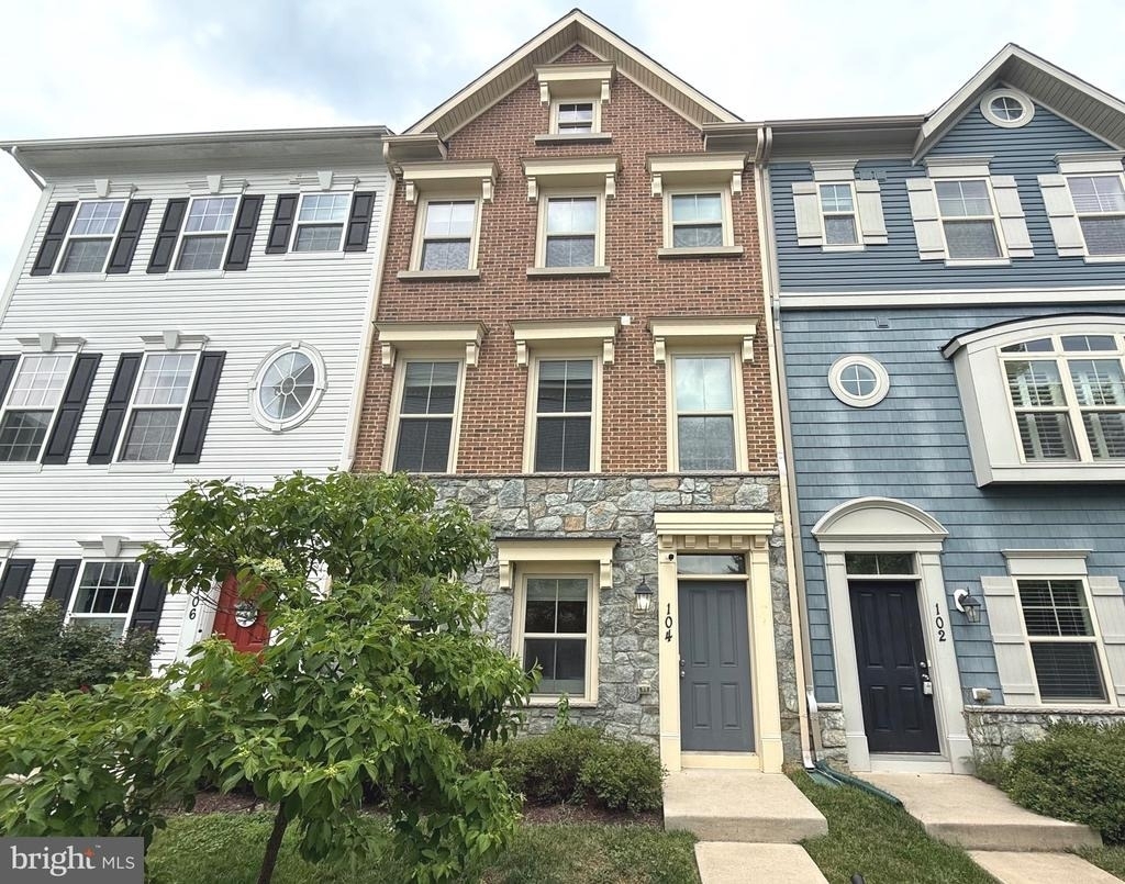 104 Vanguard Lane - Photo 0