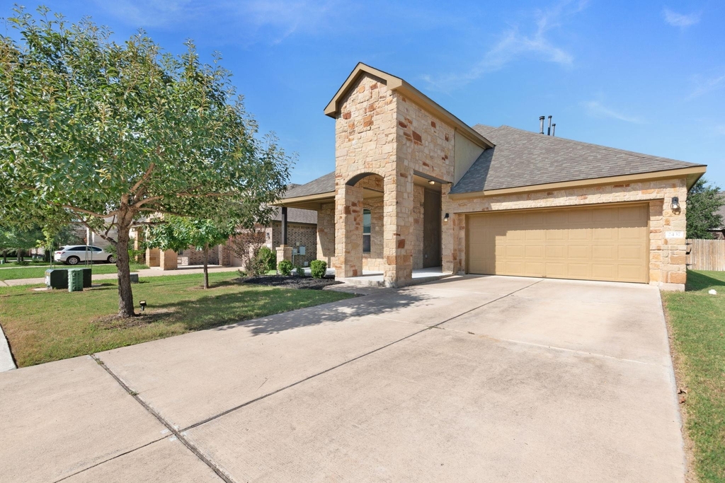 2437 Lyla Ln - Photo 0