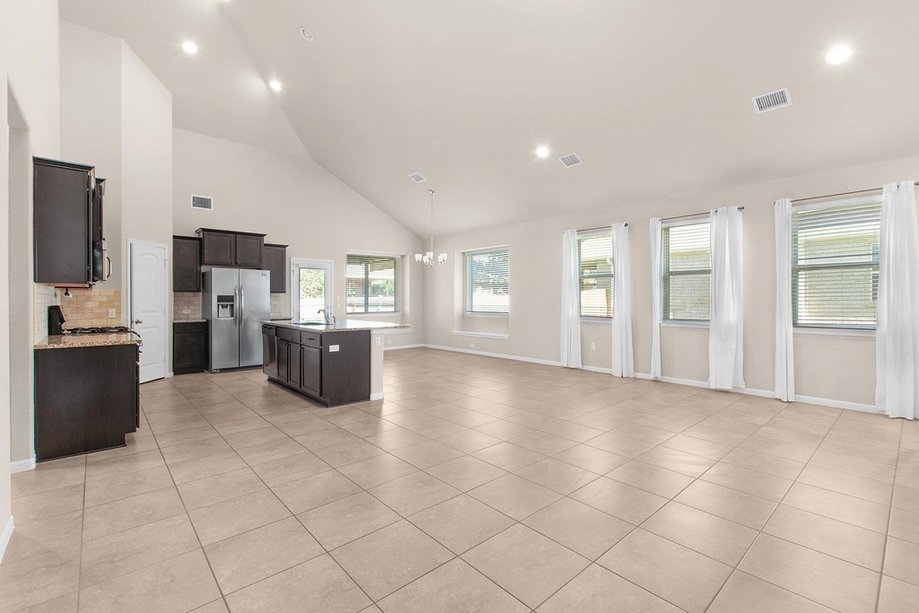 2437 Lyla Ln - Photo 3
