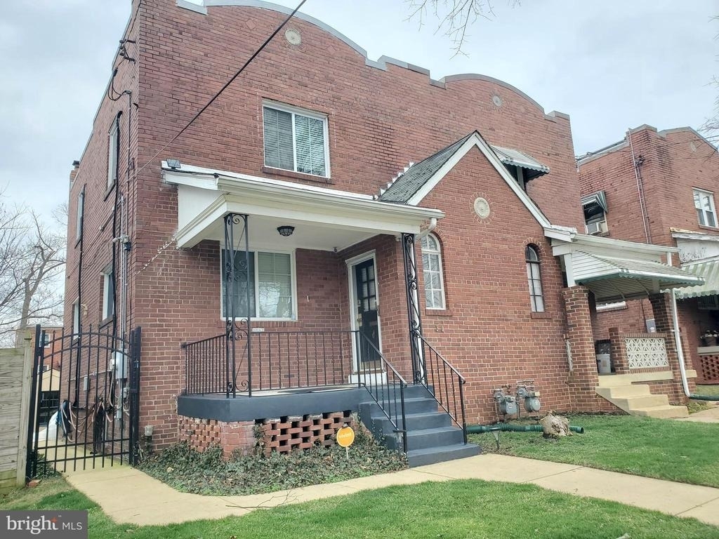 30 53rd Street Se - Photo 1