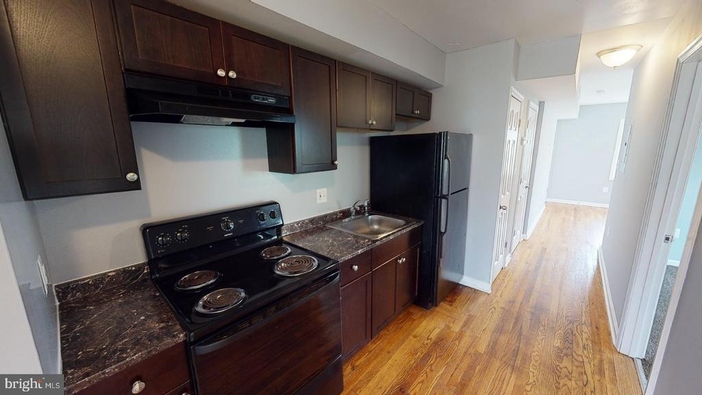 933 52nd Street Ne - Photo 3