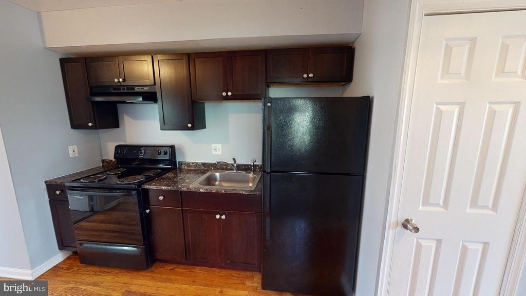 933 52nd Street Ne - Photo 7