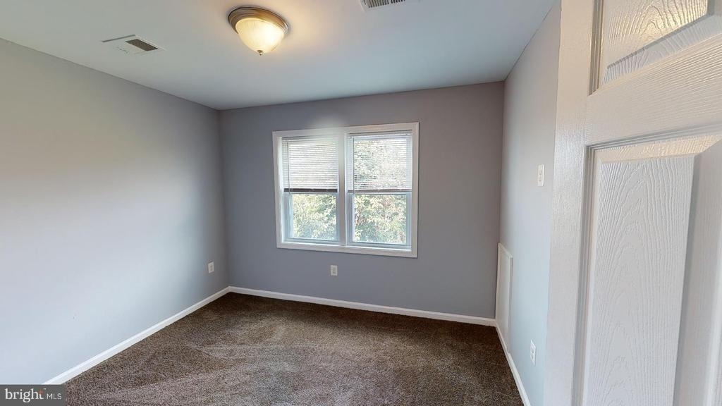 933 52nd Street Ne - Photo 6