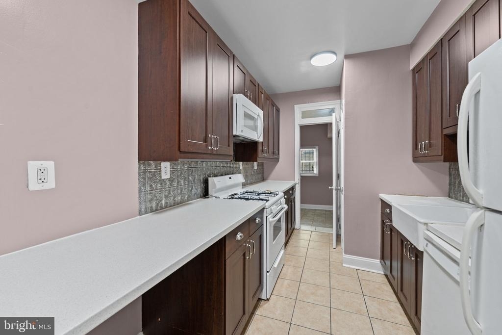 1617 F Street Ne - Photo 2