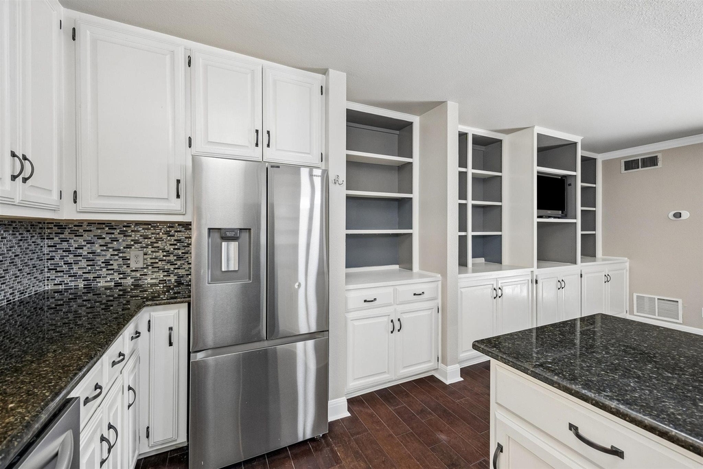 2500 Steck Ave - Photo 12