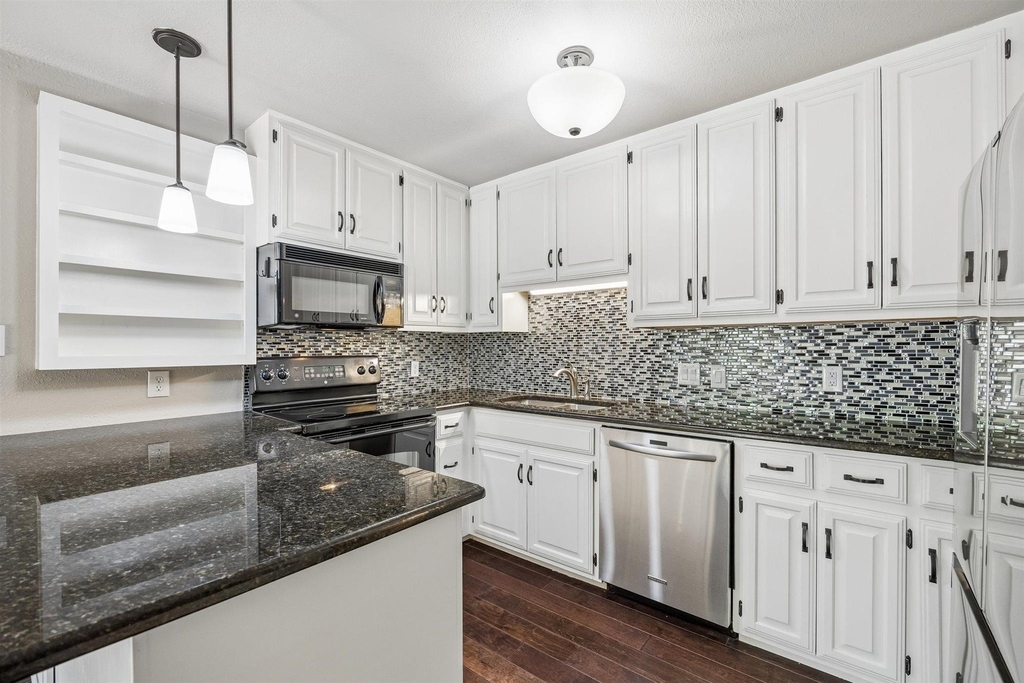 2500 Steck Ave - Photo 11