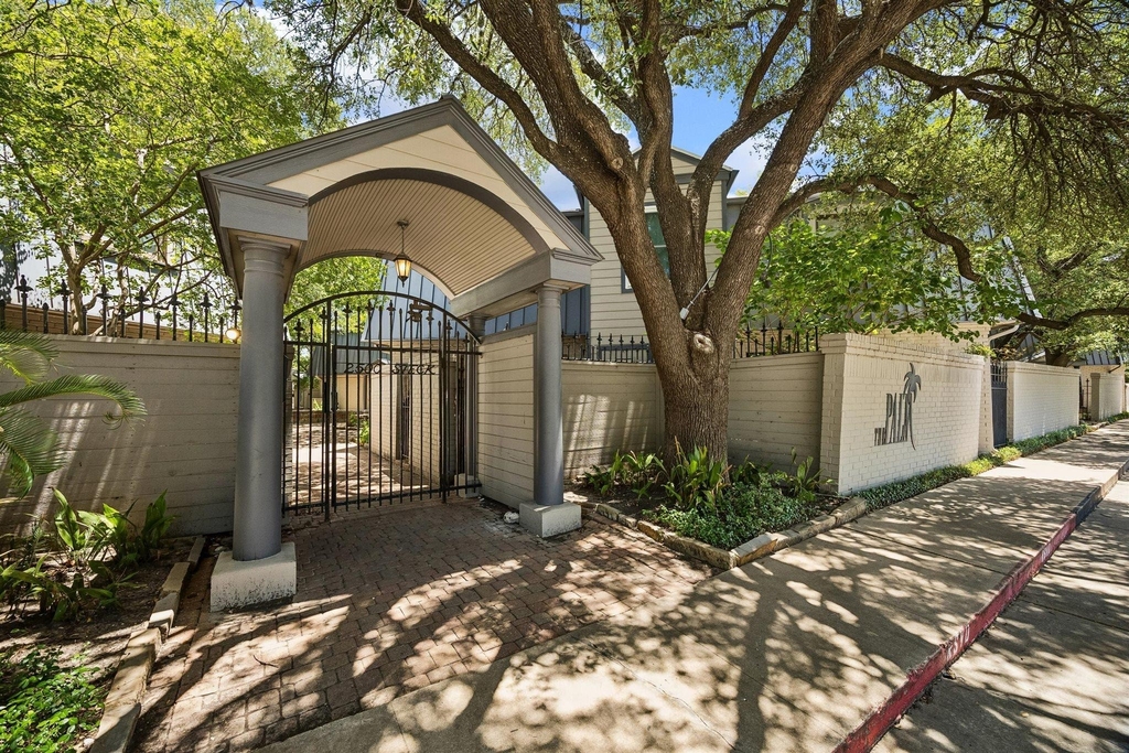 2500 Steck Ave - Photo 0