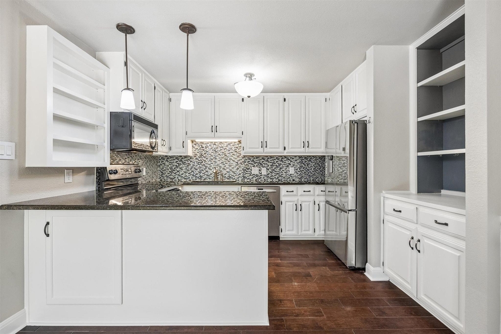 2500 Steck Ave - Photo 10