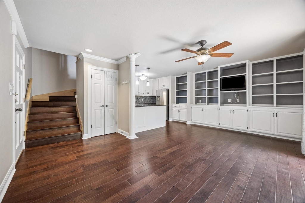 2500 Steck Ave - Photo 8