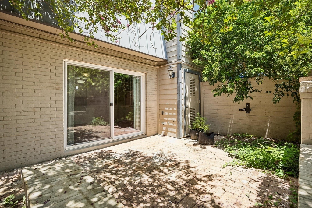 2500 Steck Ave - Photo 26