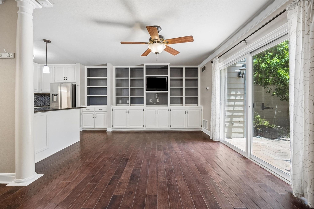 2500 Steck Ave - Photo 6