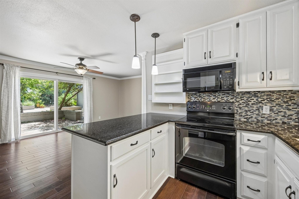 2500 Steck Ave - Photo 13