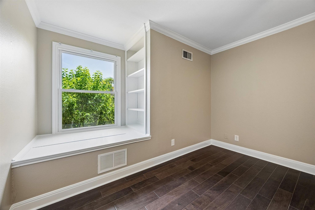 2500 Steck Ave - Photo 19