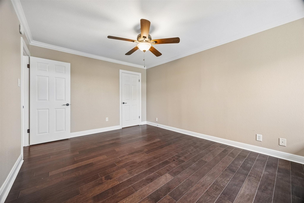 2500 Steck Ave - Photo 17