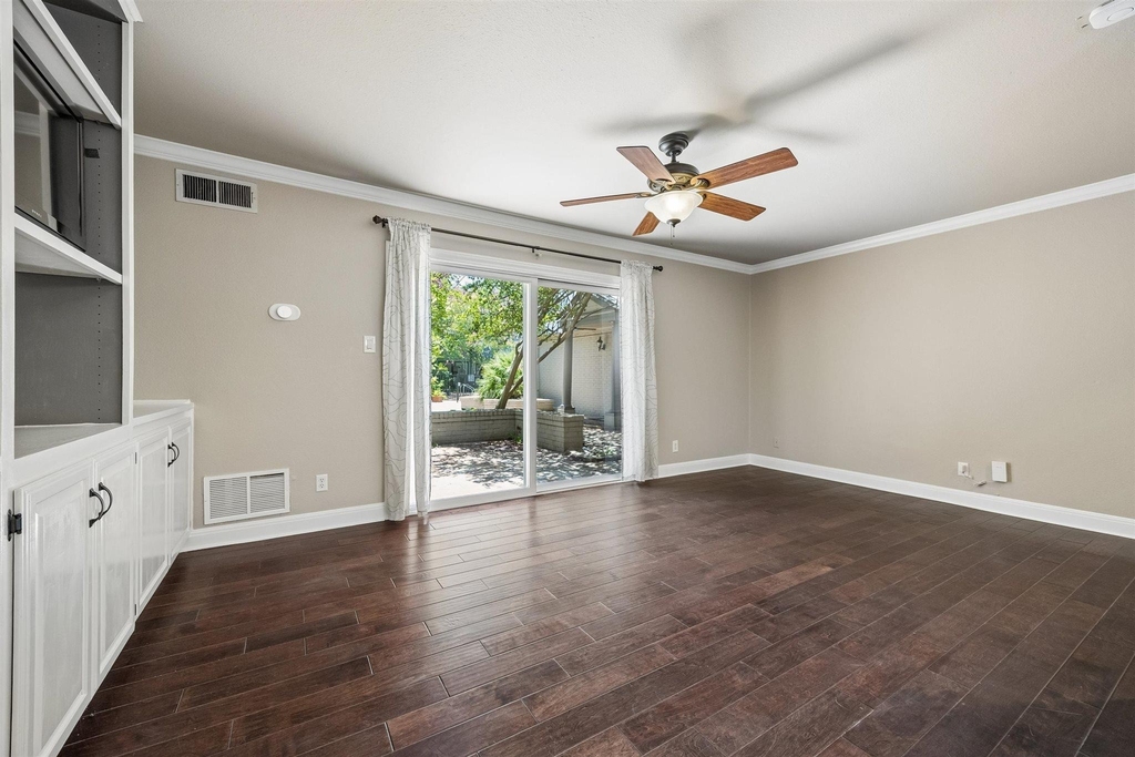 2500 Steck Ave - Photo 5