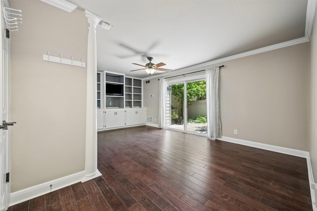 2500 Steck Ave - Photo 9