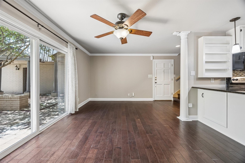 2500 Steck Ave - Photo 3