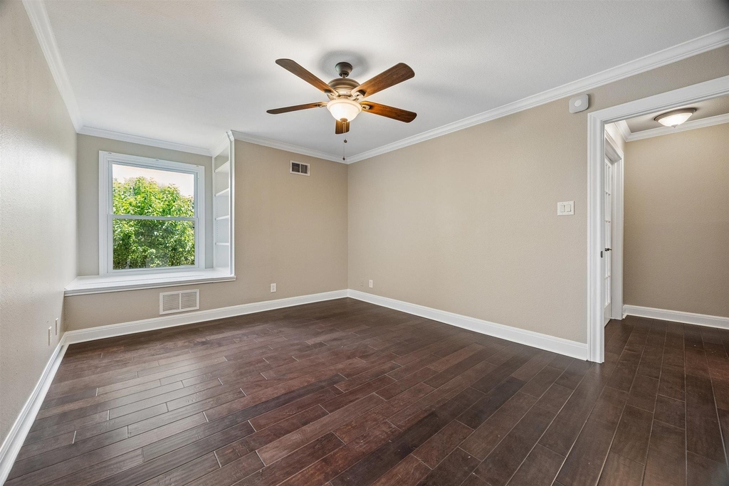 2500 Steck Ave - Photo 18