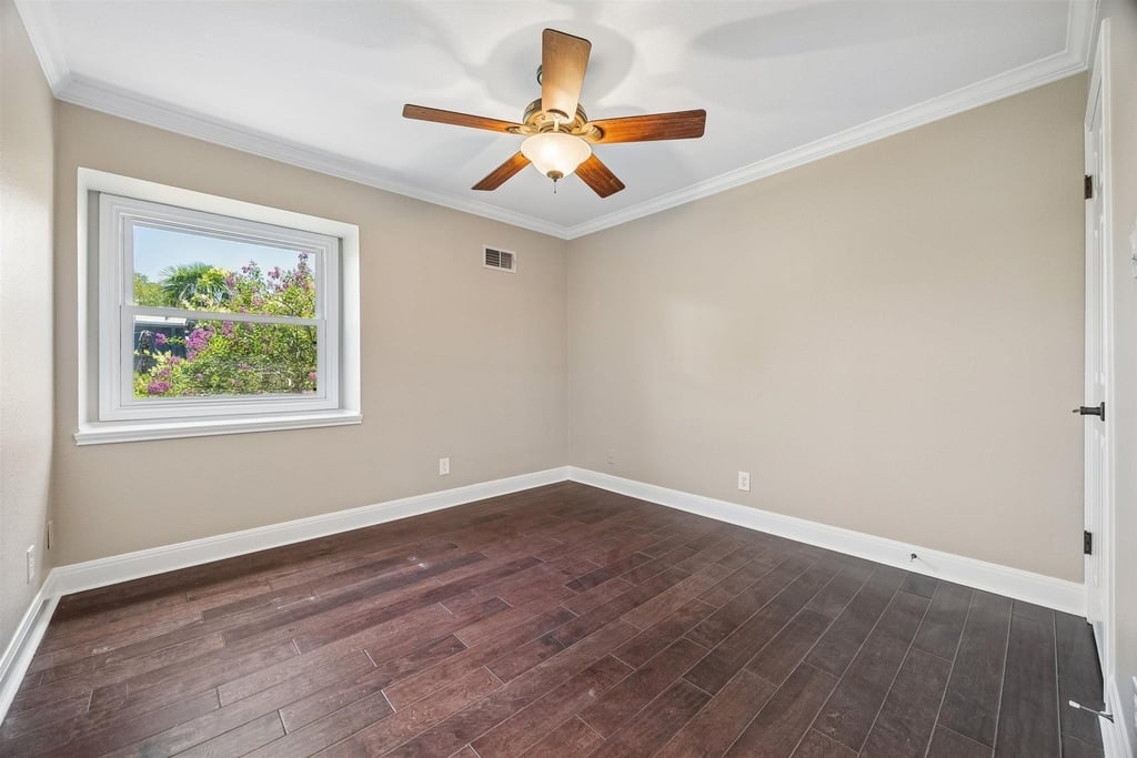 2500 Steck Ave - Photo 15