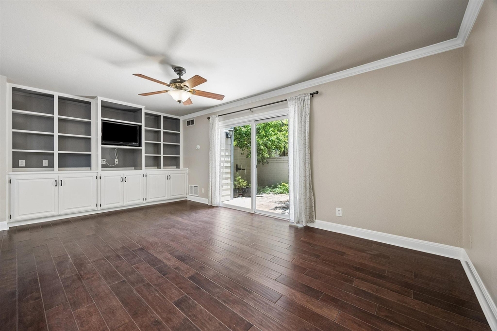 2500 Steck Ave - Photo 7