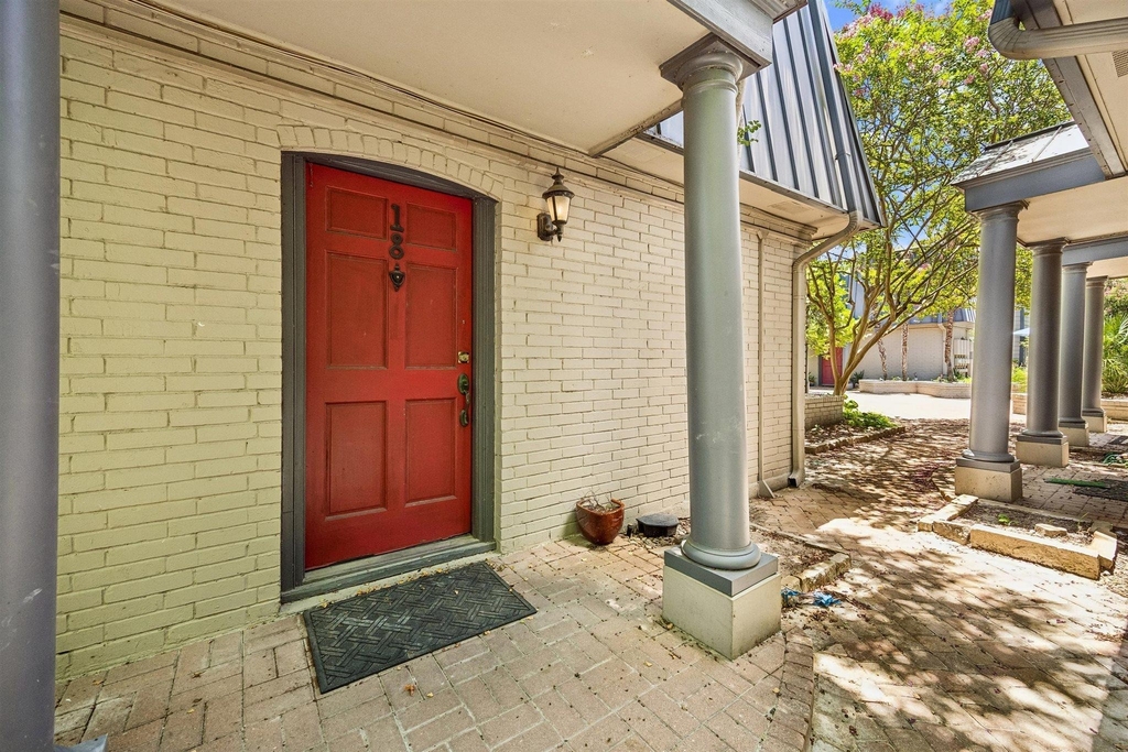2500 Steck Ave - Photo 1