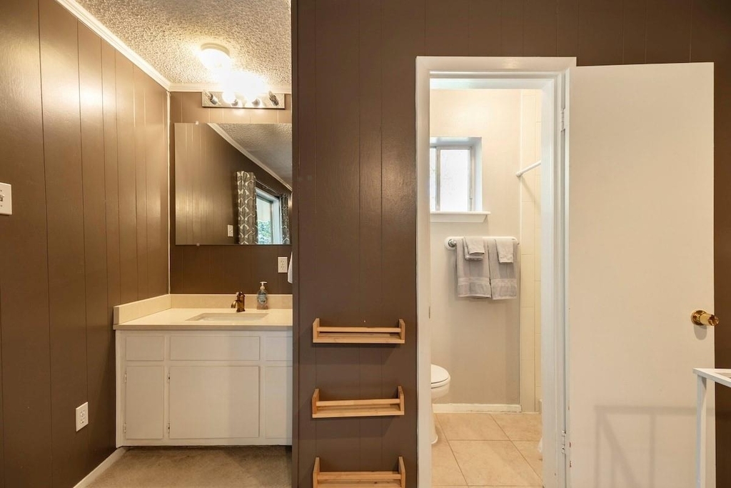 1711 Deerfield Dr - Photo 2