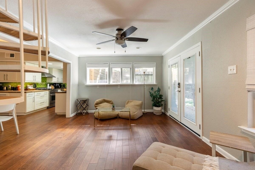1711 Deerfield Dr - Photo 3