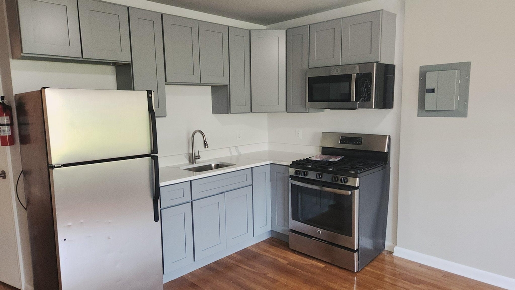 920 Madison Street Nw - Photo 3