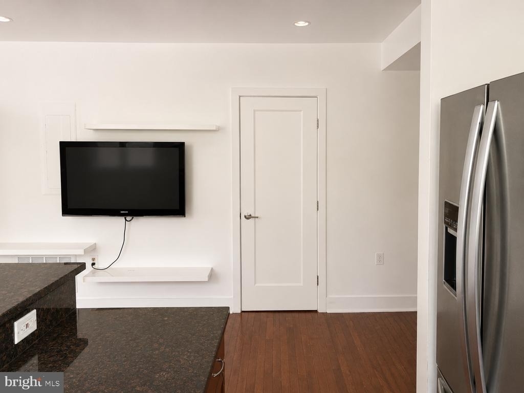 1352 Longfellow Street Nw - Photo 6