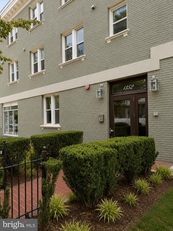 1352 Longfellow Street Nw - Photo 4