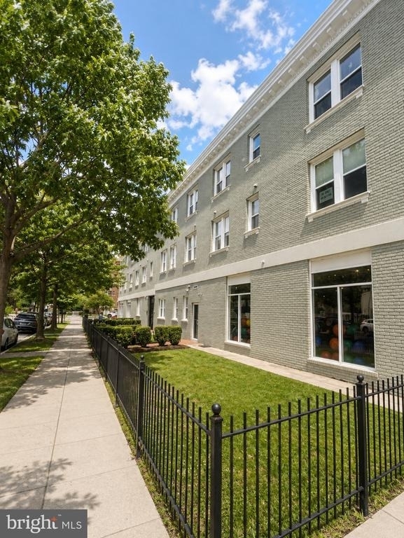 1352 Longfellow Street Nw - Photo 2