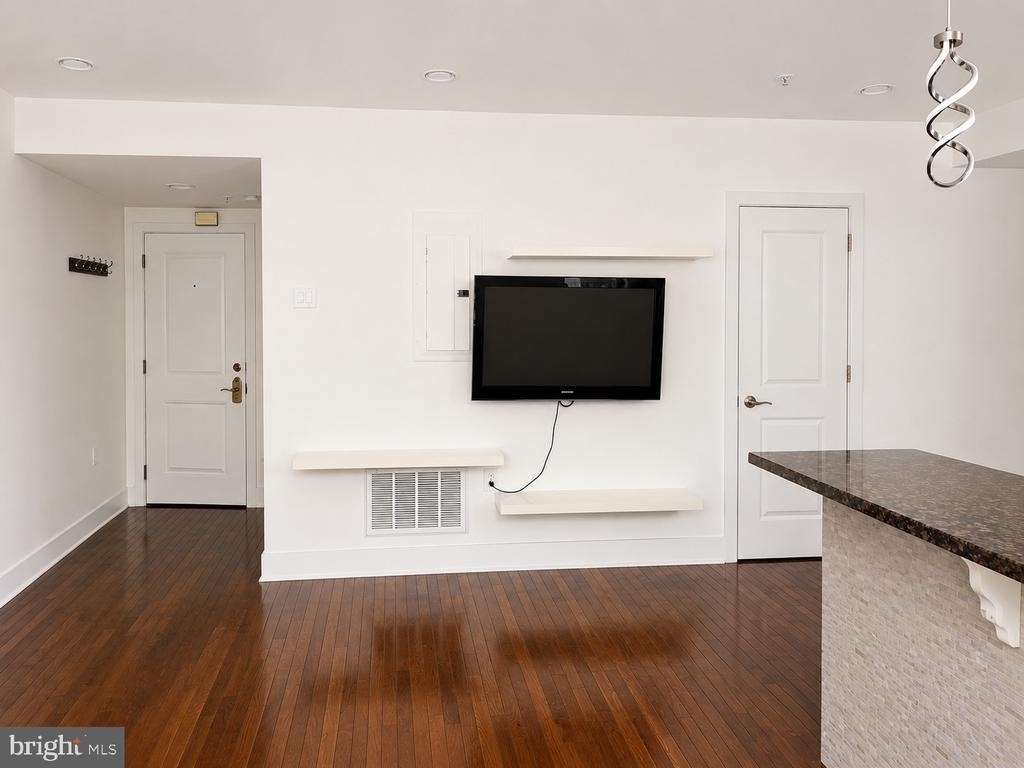 1352 Longfellow Street Nw - Photo 7
