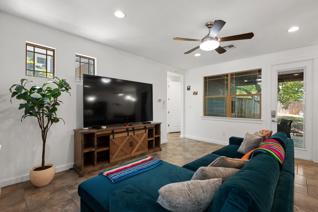 2208 Schriber St - Photo 2