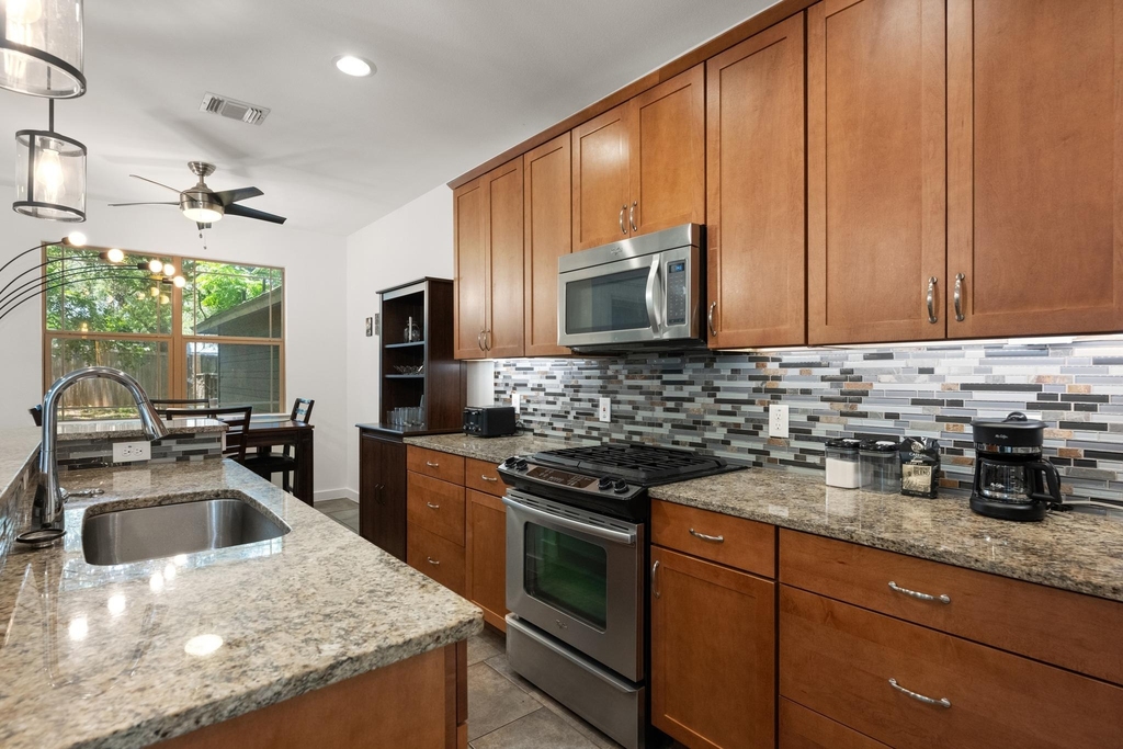 2208 Schriber St - Photo 11